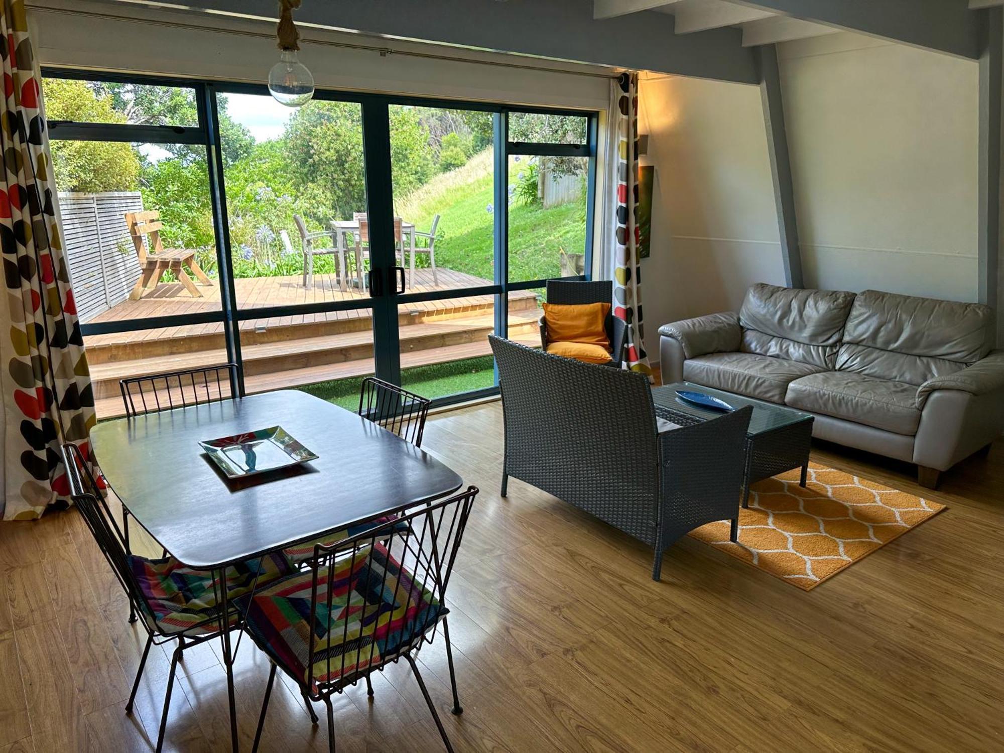Pohutukawa Coastal Chalets Coromandel Room photo