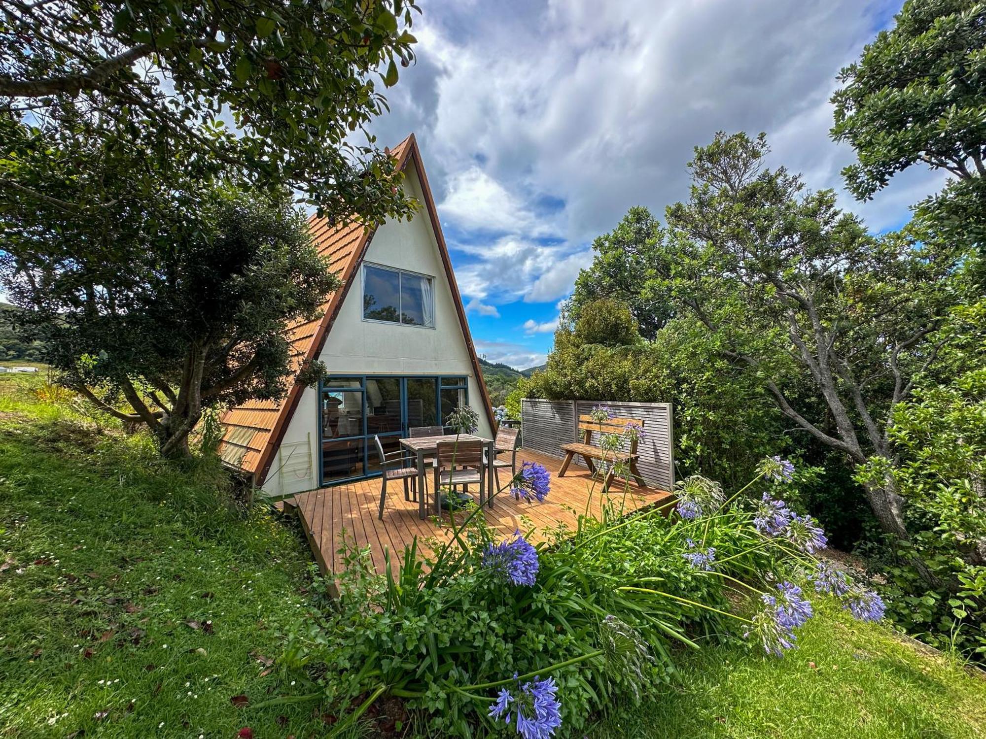 Pohutukawa Coastal Chalets Coromandel Room photo